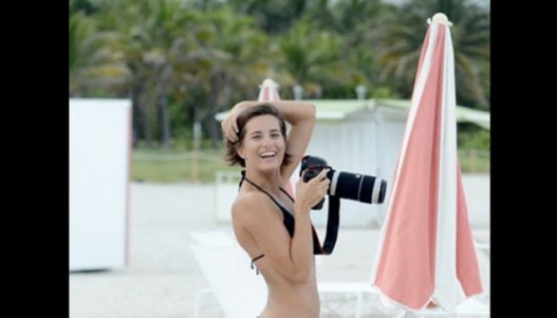 Paparazzi Ini Tidak Kalah Seksi dengan Para Model