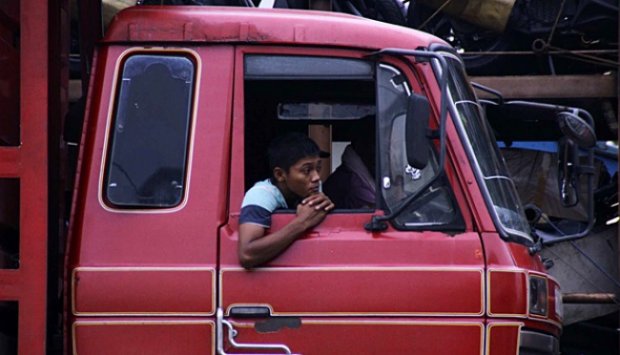 Pola Supir Truk yang Terjebak Kemacetan di Pamanukan, Subang