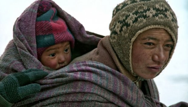 Perjuangan Ibu Berjalan Kaki 45 Mil di Suhu -35C Untuk Melahirkan