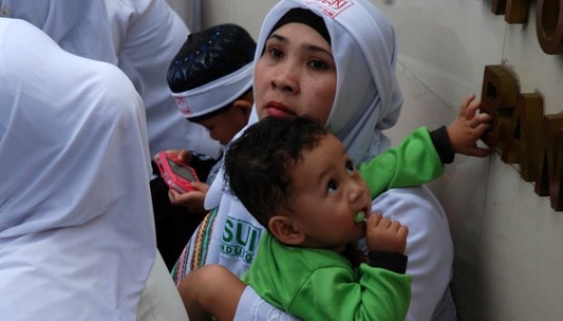 Aksi Anak-anak Ikut Berunjuk Rasa