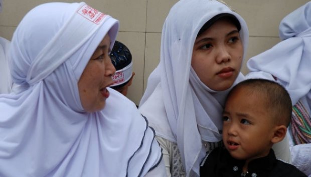 Aksi Anak-anak Ikut Berunjuk Rasa