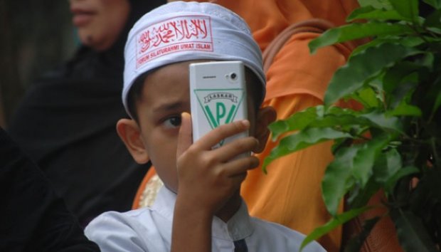 Aksi Anak-anak Ikut Berunjuk Rasa