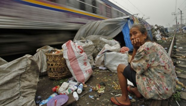 Pemukiman Kumuh Bantaran Rel Belum Terselesaikan