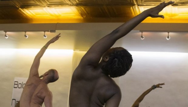 FOTO: Bold &amp; Naked, Kelas Yoga Tanpa Mengenakan Pakaian (BB17++)