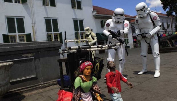 Prajurit Star Wars Bikin Heboh Kota Tua