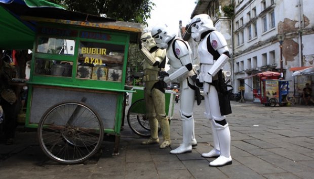 Prajurit Star Wars Bikin Heboh Kota Tua