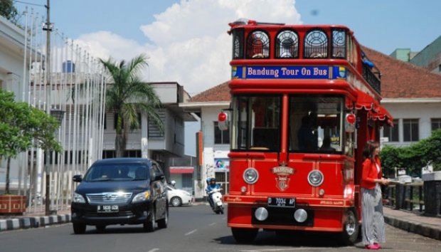 &#91;Hebatnya Bus Tingkat Kota Lain&#93; Pengadaan Bus Trans-Jakarta Terhambat Spesifikasi.