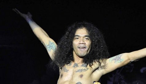 7 Artis Cowok Indonesia Berambut Keriting