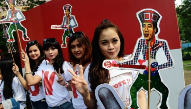 &#91;PIC&#93; SPG &amp; Cewek2 Cantik di Kampanye Pilpres. Apa beda Cewek pendukung PRB &amp; JKW?