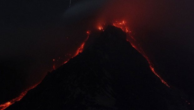 &#91;PIC&#93; Warga Dunia Tercengang Lihat Dahsyatnya Sinabung, Orang Kita Malah Biasa2 aja?