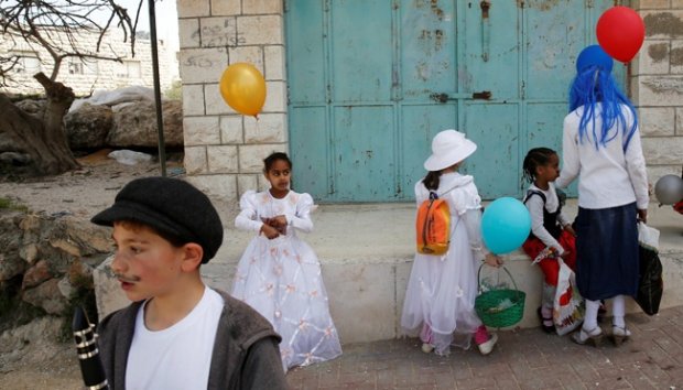 Lucunya Anak-anak Yahudi pada Perayaan Hari Libur Purim