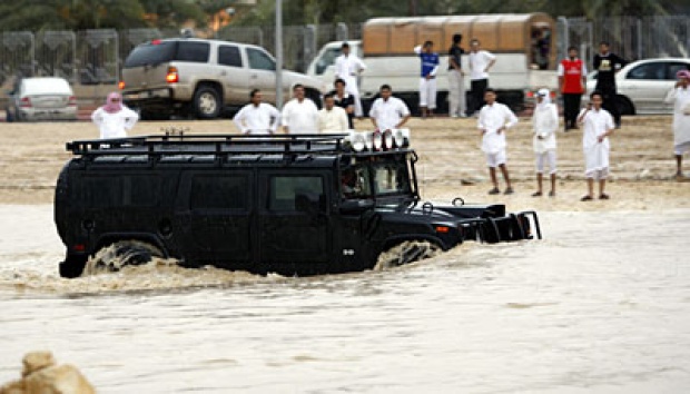 Arab Saudi Direndam Banjir, 18 Orang Tewas
