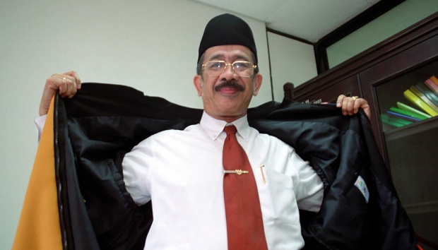 Mengundang Jokowi Harus Bayar?