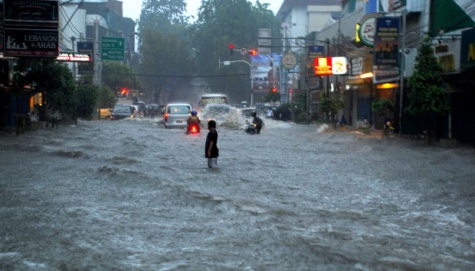 &#91;PIC&#93; Jakarta Kembali Banjir. Apa Kabar Rekayasa Cuaca Jokowi? Hujannya Tambah Deres!