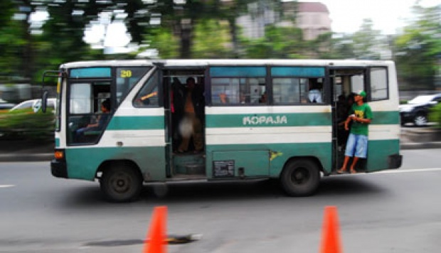 Kopaja Brutal di Kebayoran Dikendarai Sopir Tembak