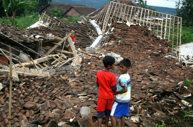 Angin Kencang Rusak Rumah dan Sekolah di Bondowoso