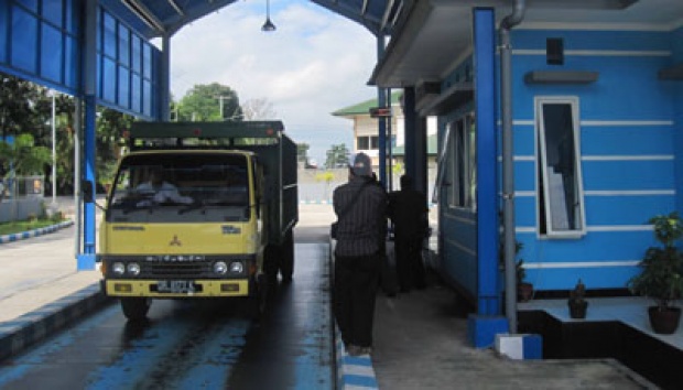 Gubernur Jateng Ngamuk, Ribuan Truk Lolos dari Jembatan Timbang