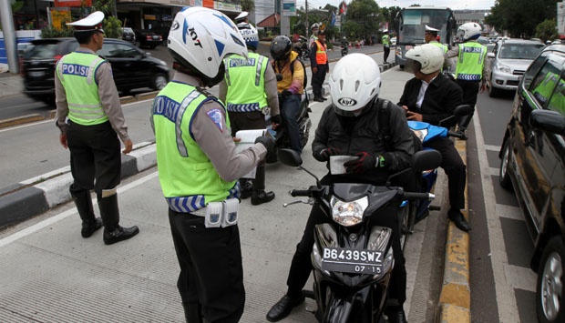 Tiga dari Empat Orang Indonesia Menyuap Polisi