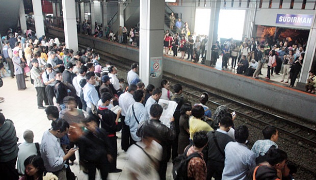 Jam Sibuk, Laju Mobil Kurang Dari 20 Km Per Jam