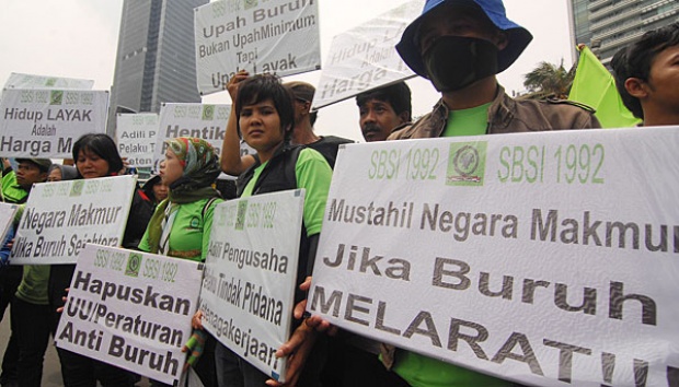 14 Ribu Buruh Kepung Balai Kota DKI