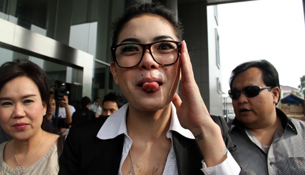 Nikita Mirzani Jambak-jambakan di Bandung