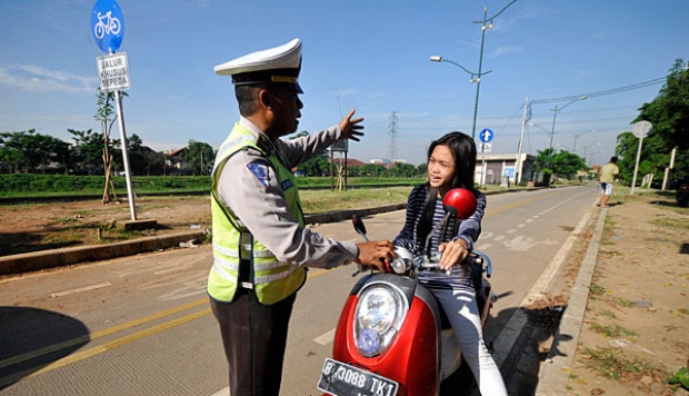 Kenapa kita di Paksa pake helm?., ternyata ini fungsinya