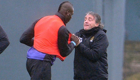 Mancini Adu Jotos dengan Balotelli 