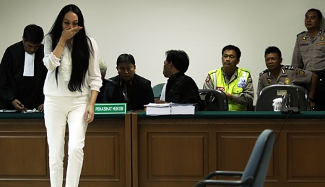 Dipenjara, Angelina Sondakh Kini Berjilbab