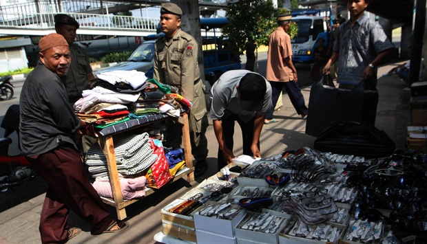 Perbaiki Trotoar, Jokowi Bisa Tiru Surabaya