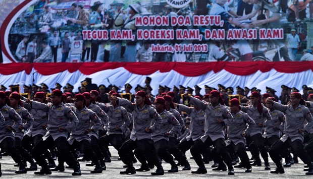 Tersandung Rani, Kapolres Mojokerto Cium Istrinya