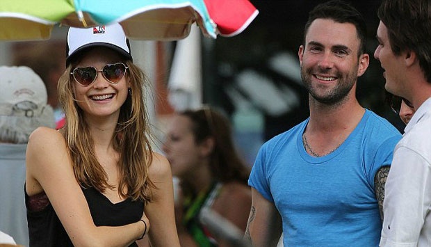 Nina Agdal Patah Hati Adam Levine Tunangan