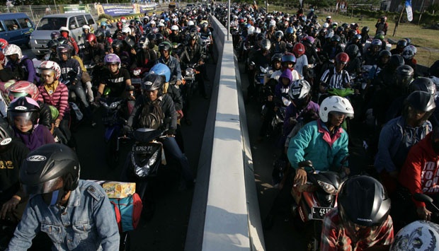 &#91;PIC&#93; Orang MADURA &quot;Toron&quot; (mudik), Jembatan Surumadu Macet 50 km, Macet Terpanjang?