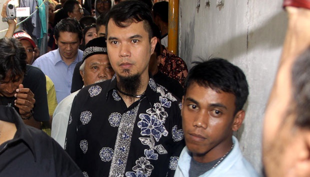 Dhani Datangi Korban Tabrakan Jagorawi di RS