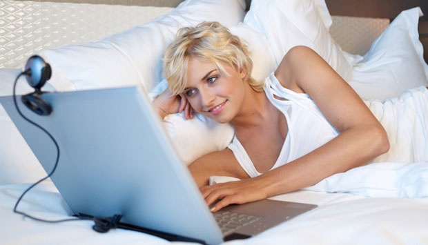 Chatting di Internet Bantu Atasi Stres