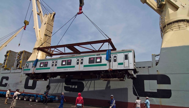 30 Unit KRL Bekas Tiba Lagi di Tanjung Priok  KASKUS