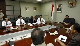 Raden Nuh Sip. S.H @triomacan2000 Bos Perusahaan Media Online