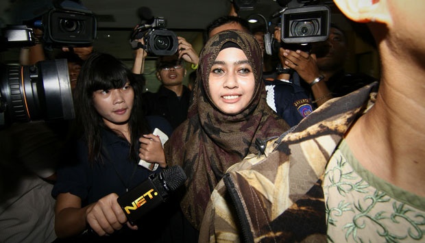 Luthfi Hasan Ditahan, Darin Mumtazah Tak Tahan