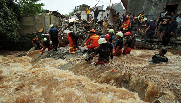 Nyawa Selamat, tapi Rumah Hanyut di Ciliwung