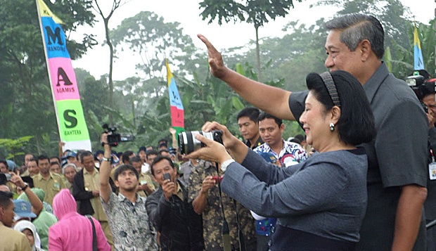 Sambut SBY, Ratusan Siswa Diusir Lantaran Berteduh