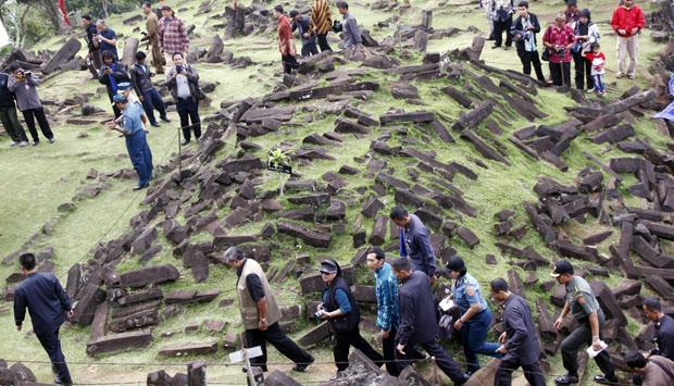 Koin Logam 5.200 SM Ditemukan di Gunung Padang