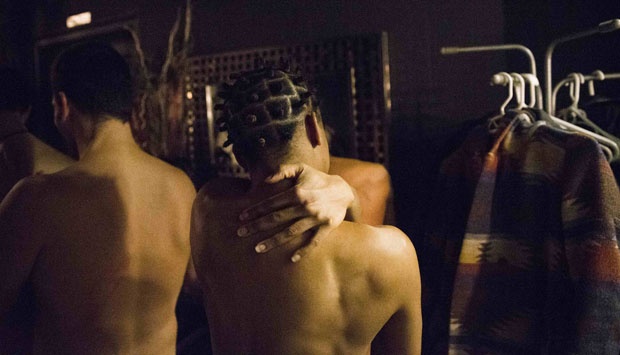 Para Lelaki Jangan Berusaha untuk Terdengar Seksi