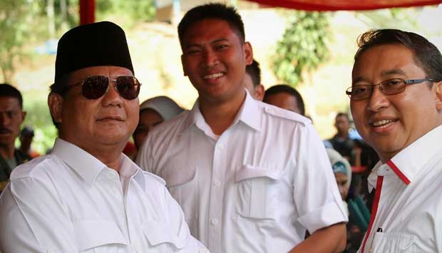 jokowi-tak-pernah-baca-sajak-fadli-zon