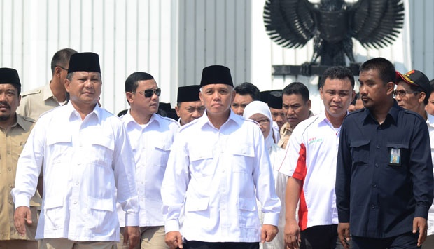 tim-prabowo-hatta-bakal-laporkan-spanduk--prahara