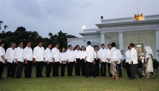 Jokowi Minta Para Menterinya Lari Menuju Barisan