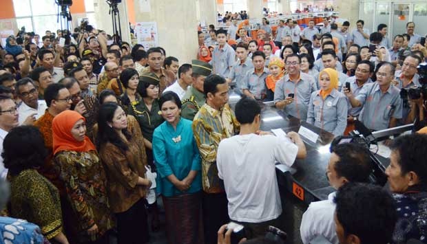 Fahri Hamzah: Kartu Pintar dan Sehat Jokowi Ilegal