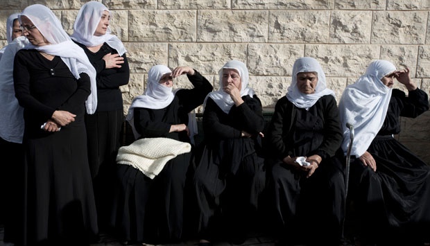 Selain Wanita Muslim, Ternyata 5 Agama Ini Wanitanya Juga Memakai Kerudung Kepala