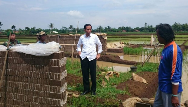 Jokowi ke Lokasi Longsor Naik Toyota Jeep