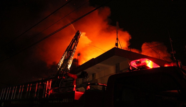 api-di-pasar-klewer-sulit-padam-apa-penyebabnya