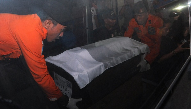 Identifikasi Korban AirAsia, Ada Bangkai Monyet?