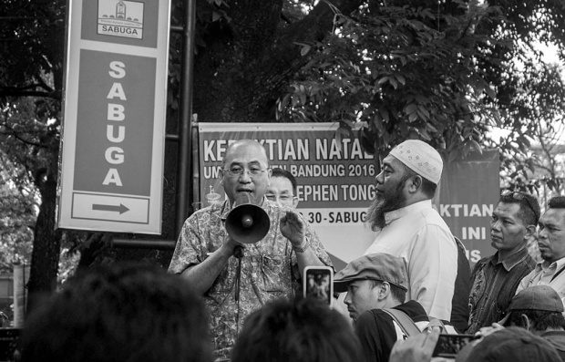 Seribu Aparat Jaga Kebaktian Pendeta Stephen Tong di Bandung